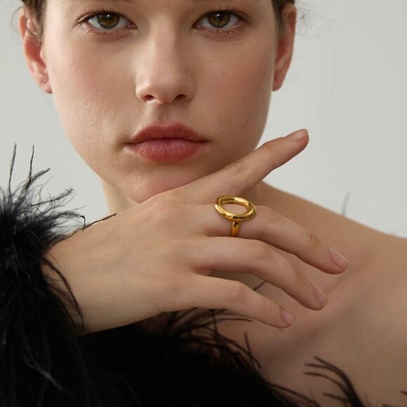 NWT Statement Chunky Oval Cut-Out Ring Sz. 8 18K Gold Plated - Picture 10 of 10